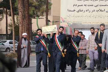 مراسم استقبال از پیکر مطهر شهید گمنام در بیمارستان شهید بهشتی و مسجد بقیه الله الاعظم (عج) دانشگاه علوم‌پزشکی کاشان/ گزارش تصویر