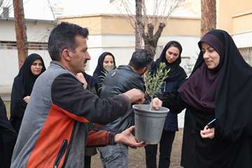 گرامی داشت هفته درختکاری و کاشت نهال در خوابگاه های دانشجویی دانشگاه/ گزارش تصویری