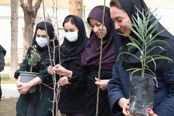 گرامی داشت هفته درختکاری و کاشت نهال در خوابگاه های دانشجویی دانشگاه/ گزارش تصویری